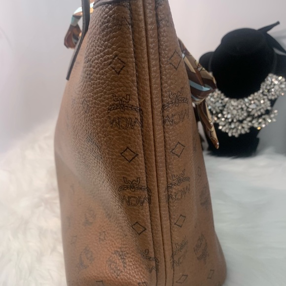 Authentic MCM Medium Tote - Picture 5 of 16